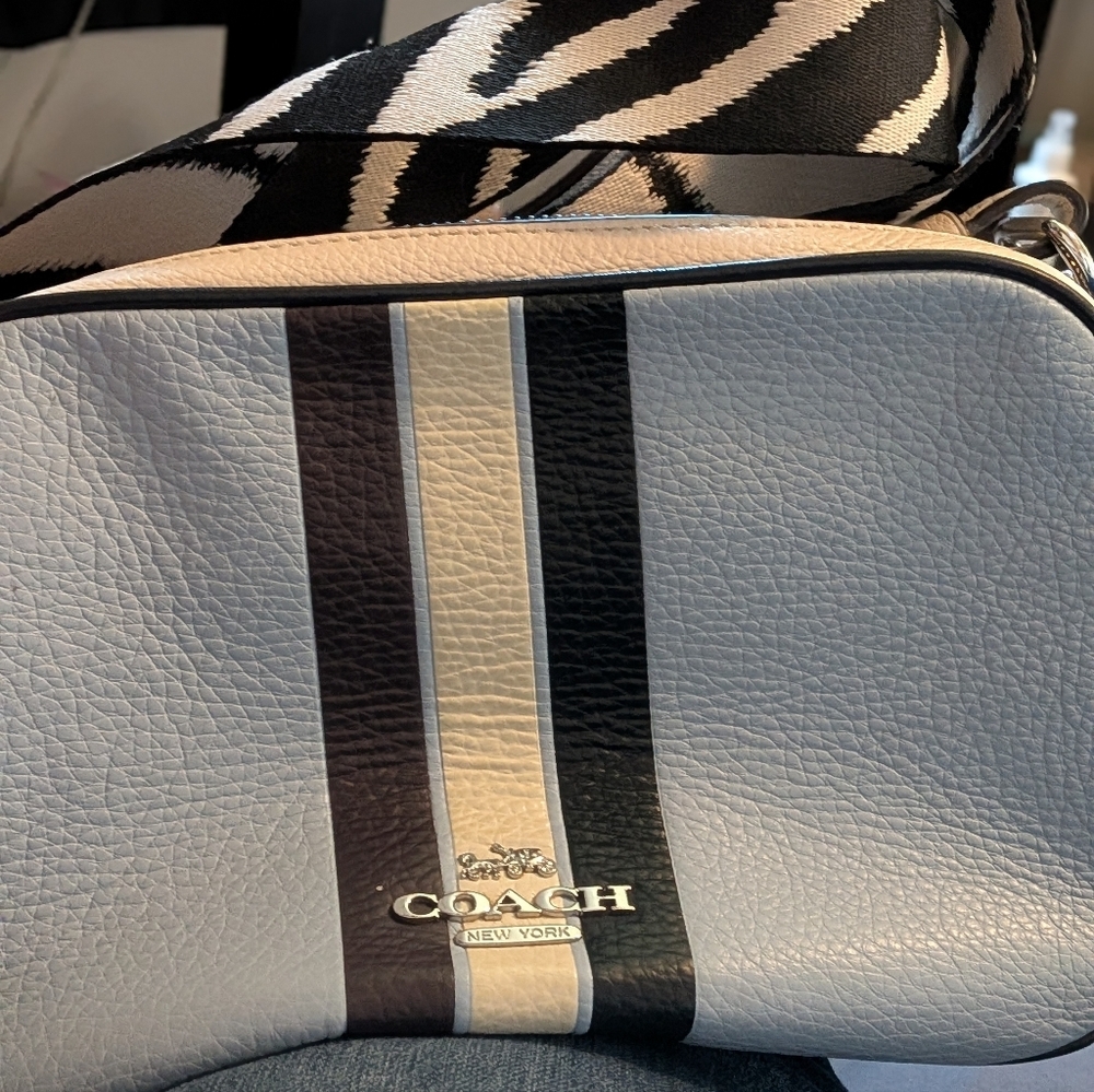 Coach Jes Camera Striped Pebbles Leather With Pebbled Leather Zebra Guitar Strap - Picture 5 of 16